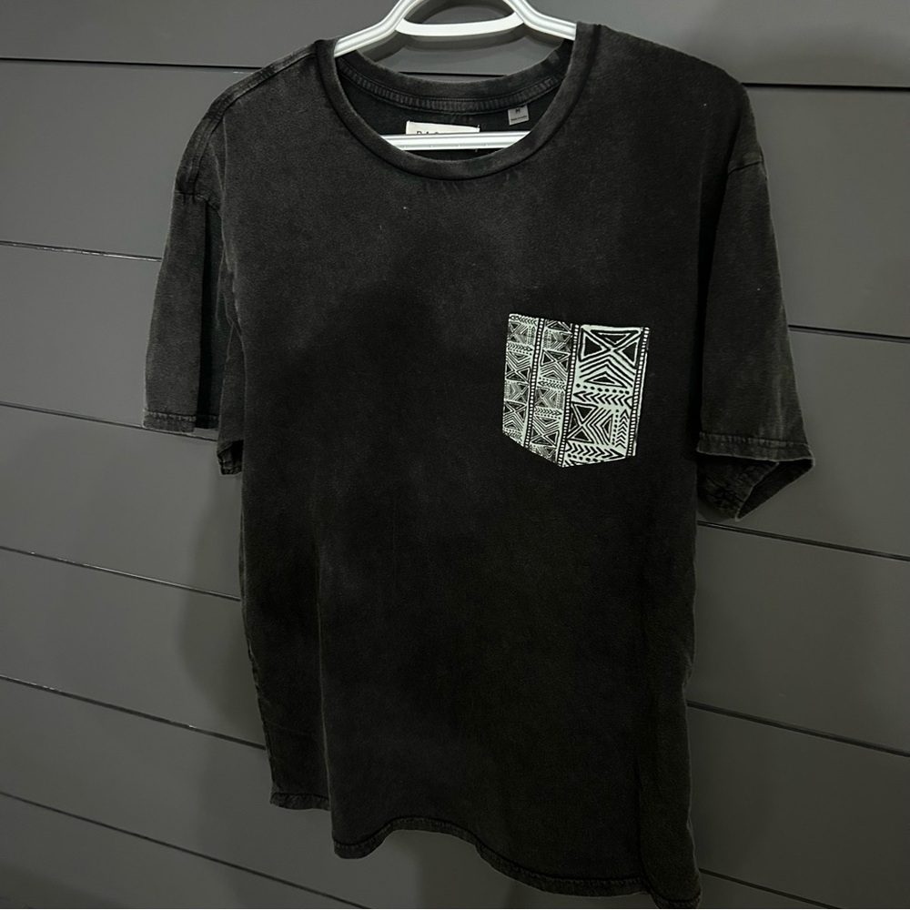 Pacsun Men’s Tshirt Size Medium Detailed pocket